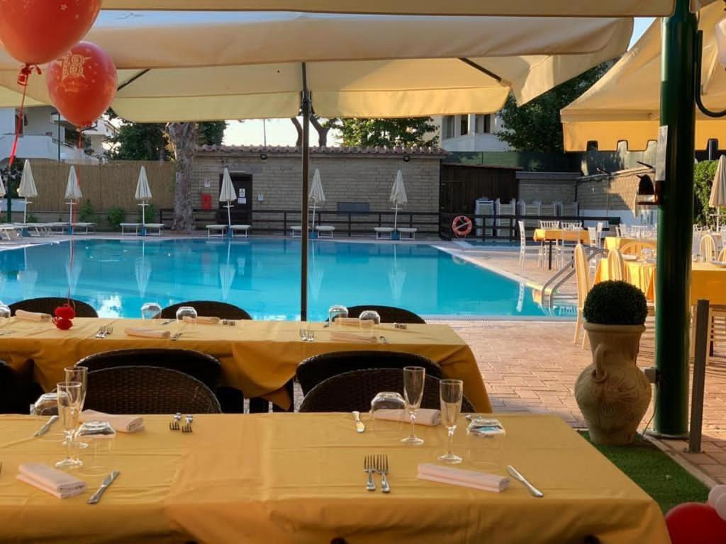 Hotel La Pineta Dei Liberti Lido dei Pini Esterno foto