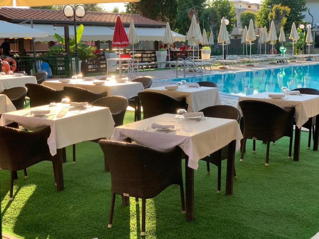 Hotel La Pineta Dei Liberti Lido dei Pini Esterno foto