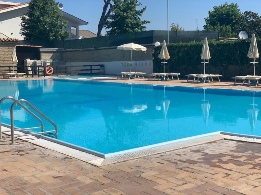 Hotel La Pineta Dei Liberti Lido dei Pini Esterno foto