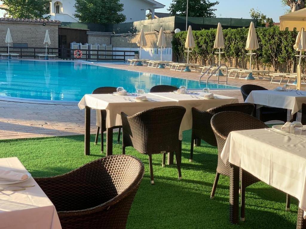 Hotel La Pineta Dei Liberti Lido dei Pini Esterno foto