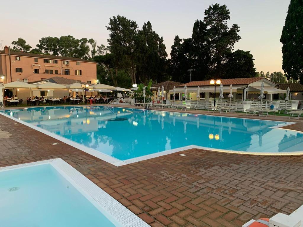 Hotel La Pineta Dei Liberti Lido dei Pini Esterno foto