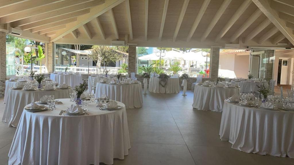 Hotel La Pineta Dei Liberti Lido dei Pini Esterno foto