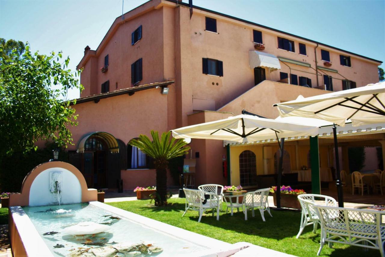 Hotel La Pineta Dei Liberti Lido dei Pini Esterno foto