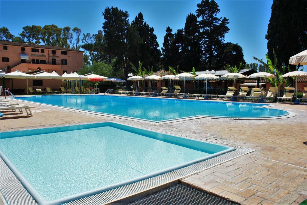 Hotel La Pineta Dei Liberti Lido dei Pini Esterno foto